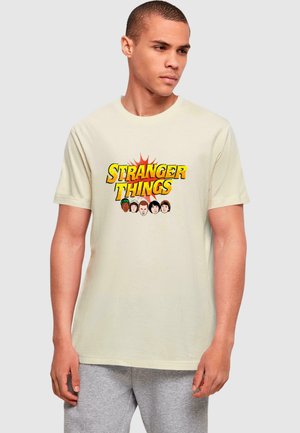 STRANGER THINGS - COMIC HEADS  - Print T-shirt - sand
