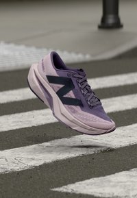 FUELCELL REBEL V4 - Scarpe da corsa su strada - twilight haze