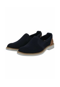 Scarpe slip-on in rete navy con dettagli in pelle marrone e suola grigia chiara, con una texture liscia e design a punta arrotondata.