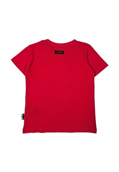 T-shirt rossa a maniche corte in cotone. Presenta un collo rotondo e un piccolo etichetta nera con il nome "JOHN" sul retro.