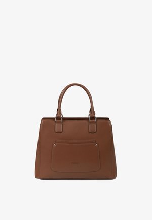 Sac à main en cuir marron texturé avec deux anses, une poche avant et des accents métalliques subtils sur fond blanc.