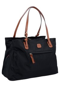 Borsa tote nera in nylon con due manici in pelle marrone, chiusura a scatto e tasca con zip frontale; presenta contrasti in pelle e cuciture.
