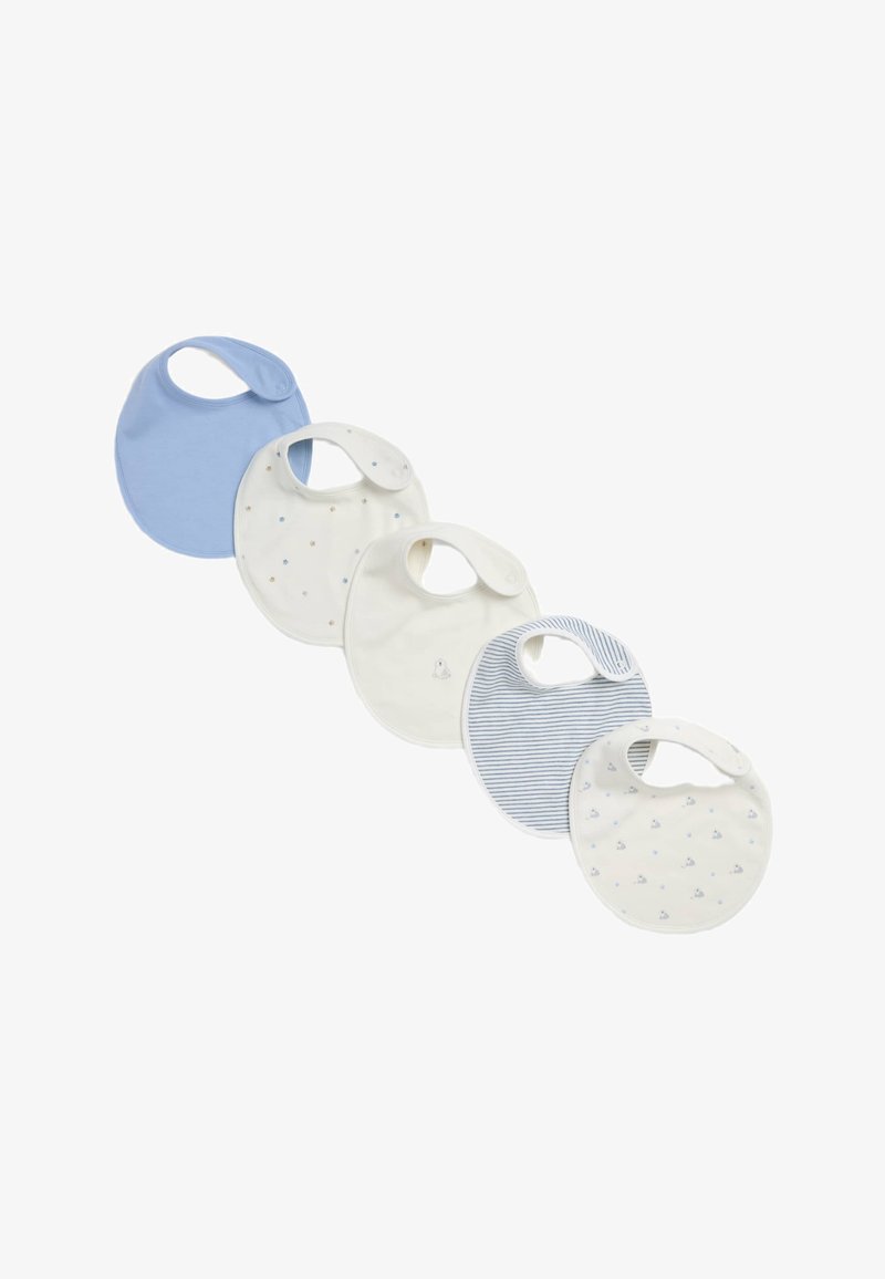 Ensemble de cinq bavoirs en coton. Les caractéristiques comprennent des motifs bleu clair, crème et rayés avec de petites impressions. Forme ronde avec des fermetures à pression.