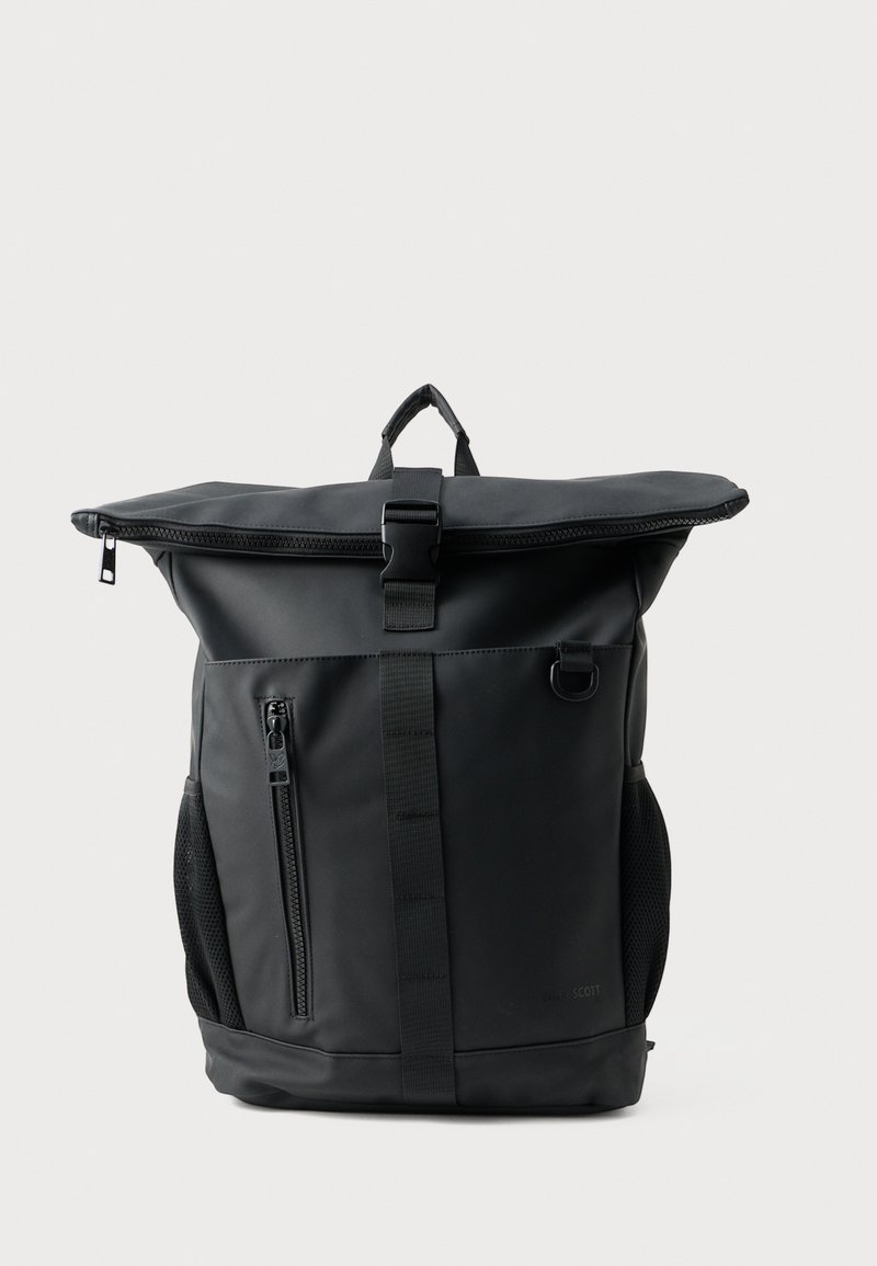 Sac à dos étanche noir avec un design à enroulement, poche zippée à l'avant, bretelles ajustables et poches latérales en mesh pour un rangement supplémentaire.