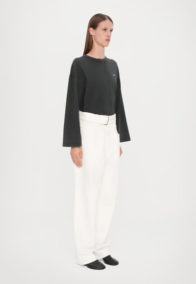 CLOSED - Wide leg