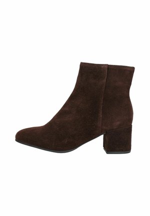 Dunkelbrauner Velourleder-Stiefelette mit abgerundeter Spitze und Blockabsatz, von der Seite auf weißem Hintergrund.
