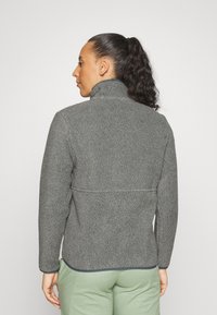 Patagonia RETRO MARSUPIAL - Felpa in pile - salt grey/light plume grey