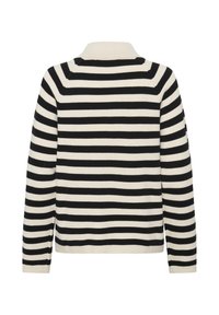 Čiernobiely pruhovaný sveter s dlhým rukávom s rebrovaným golierom, manžetami a lemom, zobrazený zozadu.
