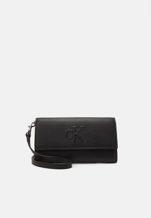 Calvin Klein Jeans SCULPTED LONG FOLD STRAP DEBOSS - Borsa a tracolla - black