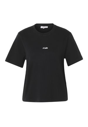 Svart T-skjorte med korte ermer og rund hals, med liten hvit "Lois"-logo midt på brystet.