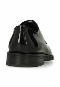 Schwarzer Schuh aus Lackleder mit glatter Oberfläche, abgerundeter Zehenpartie und niedrigem, gestapeltem Absatz. Verfügt über minimale Nähte und eine schlanke Silhouette.