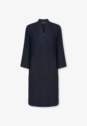 Marineblaues Tunika-Kleid mit Stehkragen, dreiviertel Ärmeln und einem Frontschlitz, das eine glatte Textur aufweist. Einfaches, klares Design.