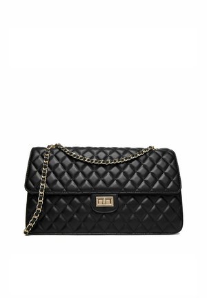 Borsa a tracolla in pelle nera trapuntata con tracolla a catena dorata e chiusura rettangolare a torsione dorata sulla pattina frontale.