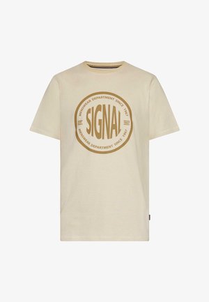 Beige T-shirt med korte ærmer og rund hals, med brun cirkulært logo foran med teksten "SIGNAL Menswear Department Since 1967".