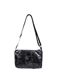 Borsa a tracolla nera con finitura lucida, caratterizzata da una stampa della mappa del mondo in grigio. Tracolla regolabile e chiusura con zip. Texture liscia.