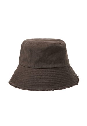 Brun koldskålshat i ribfløjl med frynset kanter og syning omkring skyggen, vist på en hvid baggrund.