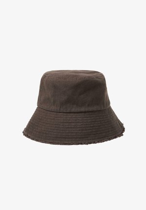 Brun koldskålshat i ribfløjl med frynset kanter og syning omkring skyggen, vist på en hvid baggrund.