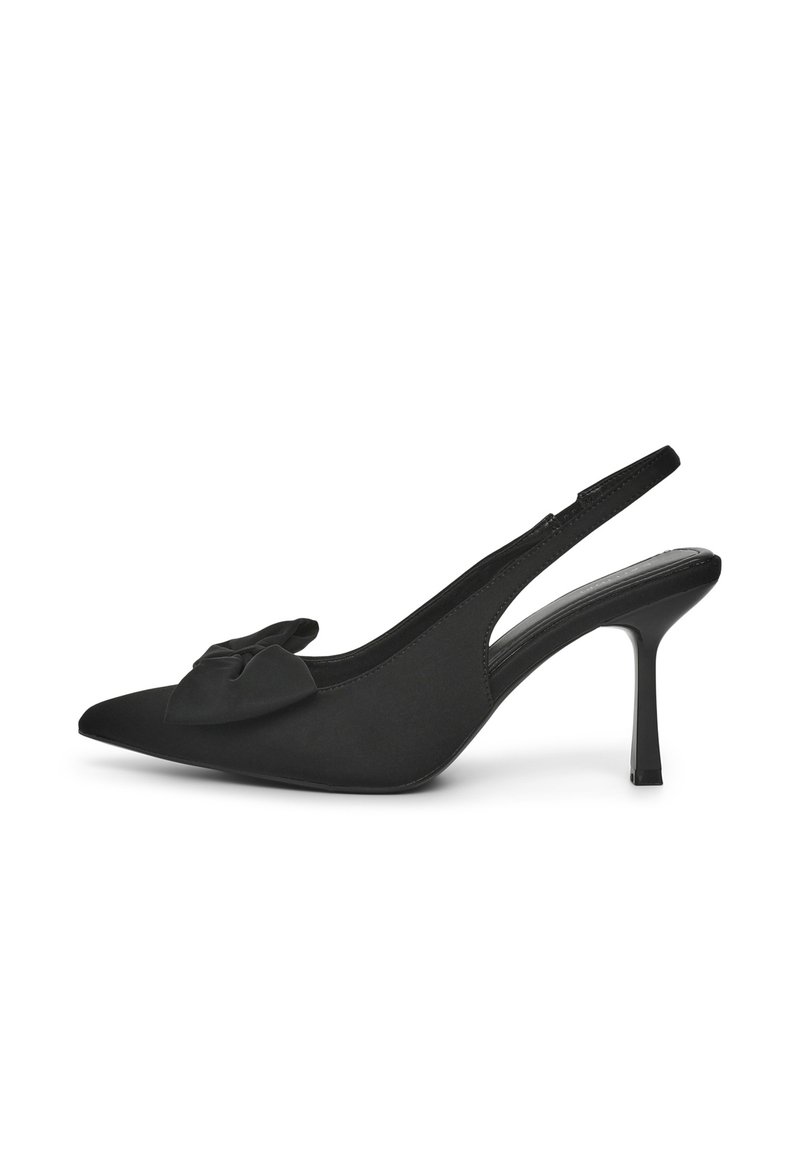 Schwarze Satin Slingback-Pumps mit spitzer Zehenform, 7,5 cm Stiletto-Absatz und vorderer Schleifenoption. Glatte Textur und minimalistisches Design.