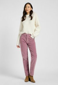 Lee CAROL - Pantalon classique - plumberry