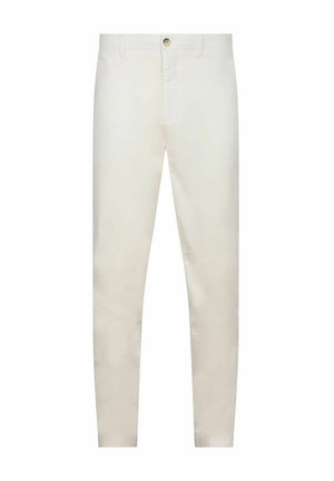 Witte slim-fit broek met riemlussen, knoopsluiting en ritssluiting, weergegeven op een effen witte achtergrond.