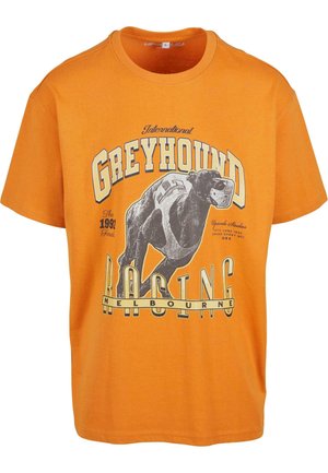 Orange bomulds T-shirt med grafisk motiv af en greyhound og teksten "International Greyhound Racing Melbourne." Korte ærmer, rund halsudskæring.