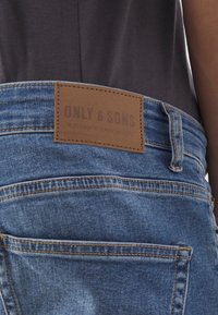 Only & Sons ONSLOOM SLIM ONE - Blugi slim fit - medium blue denim