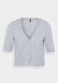 Lichtgrijze cardigan met korte mouwen, V-hals, knopen aan de voorkant en versierd met parel- en fonkelingdetails. Zachte gebreide textuur.