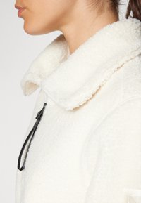 Thumbnail Image 6