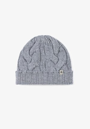 Graue Strickmütze mit Kabelstrickdesign und geripptem Bund. Enthält ein kleines Markenetikett an der Seite. Weiche Textur.