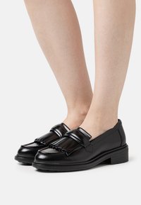 Geox D WALK PLEASURE - Scarpe senza lacci - black