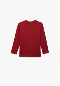 Rød langærmet T-shirt lavet af struktureret stof med rund hals og enkelt, rent design; ingen synlige logoer eller mønstre.