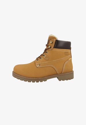 Hellbrauner Leder-Stiefel mit braunem, gepolstertem Kragen, vorderer Schnürung, robuster Sohle und weißen Zierstichen.