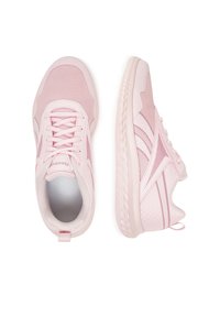 Încălțăminte sport roz deschis, cu partea superioară din plasă, închidere cu șiret, guler căptușit, talpă texturată și dungi contrastante pe laterale.