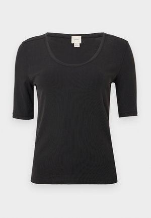T-shirt noir à manches courtes en tissu lisse, avec un décolleté large et une coupe décontractée. Pas de motifs ni d'accents.