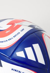 adidas Performance FIFA CLUB WORLD CUP COMPETITION UNISEX - Jalkapallo - white/power blue/dark blue/lucid red