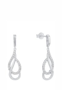 Söljefärgade tårformade örhängen med sammanflätade slingor, där en slinga pryds av små klara kristaller, fästa med fjärilsspärrar.