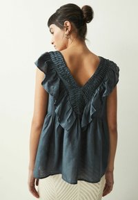 Next - RUFFLE V-NECK REGULAR FIT - Blusa - navy Imagen en miniatura 1