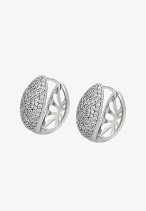 Orecchini a cerchio in argento con una parte frontale a forma di cupola testurizzata, ricoperta di piccole cristalli trasparenti, caratterizzati da un design floreale traforato sul retro.