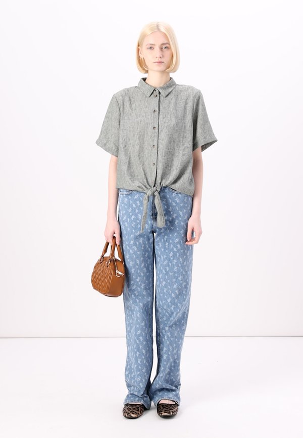 JDYEMILIA KNOT SHIRT - Button-down blouse - laurel wreath3