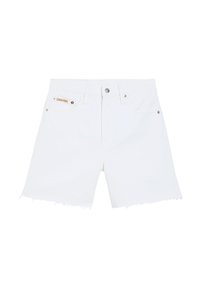 Pantalones cortos de mezclilla blanca con el dobladillo deshilachado, con herrajes plateados y una pequeña etiqueta de Calvin Klein en el bolsillo delantero.