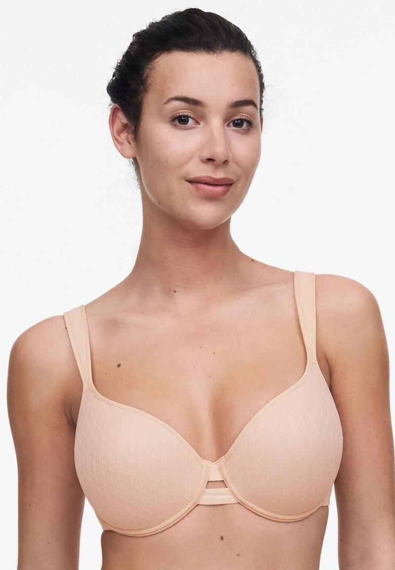 Hellrosa BH mit einem Diamantmuster, konturierten Cups, verstellbaren Trägern und einer glatten Textur. Verfügt über ein Mittelband für zusätzlichen Halt.