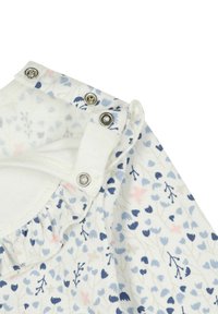 Tessuto bianco con stampa floreale blu e rosa, dotato di chiusure a scatto e scollatura arricciata. Morbida texture di cotone, design casual.