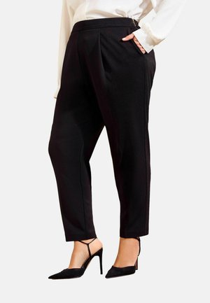 Friends Like These, PLUS SIZE FIT - STRETCH TWILL TAPERED TROUSERS - Stoffhose - black