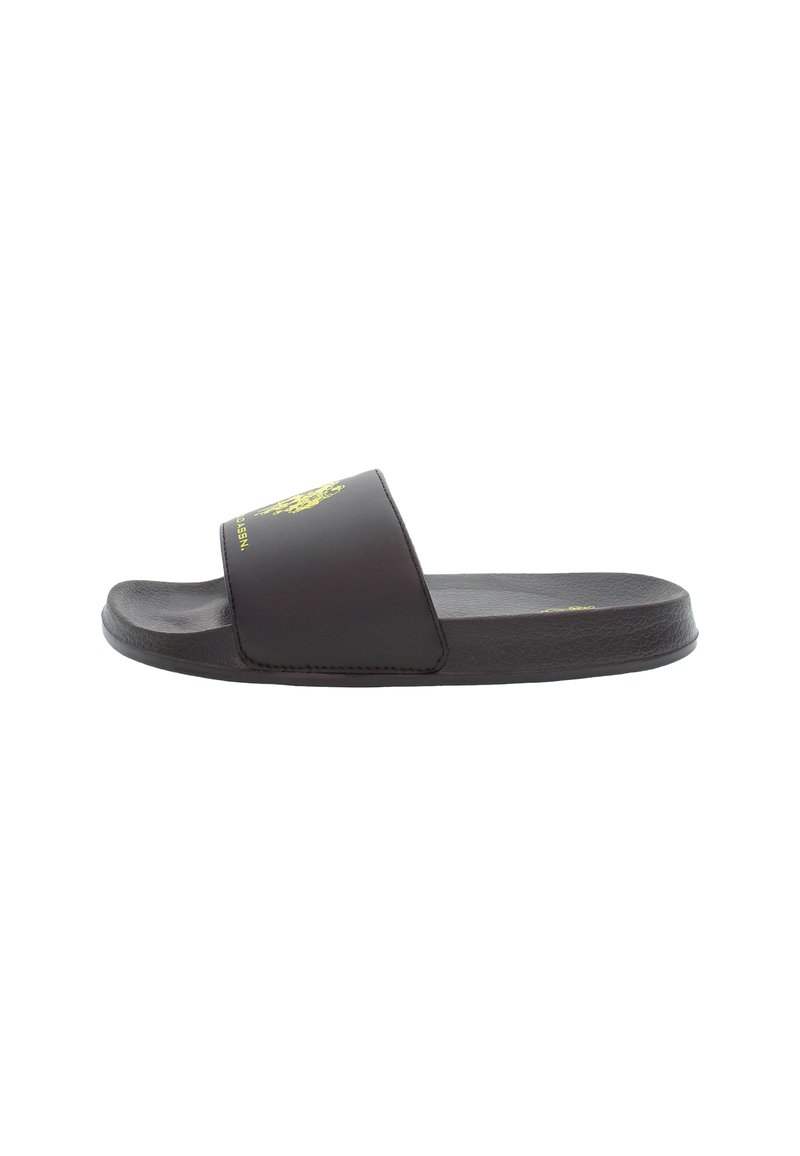 Svart slide-sandal med en bred rem, texturerad fotbädd, platt sula och en djärv gul grafisk detalj på den övre remmen.