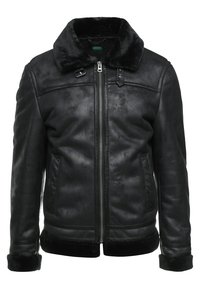 Černá kožená bunda s falešným kožešinovým límcem, předním zipem, dvěma bočními kapsami a texturovaným povrchem. Měkká podšívka na lemu a manžetách.