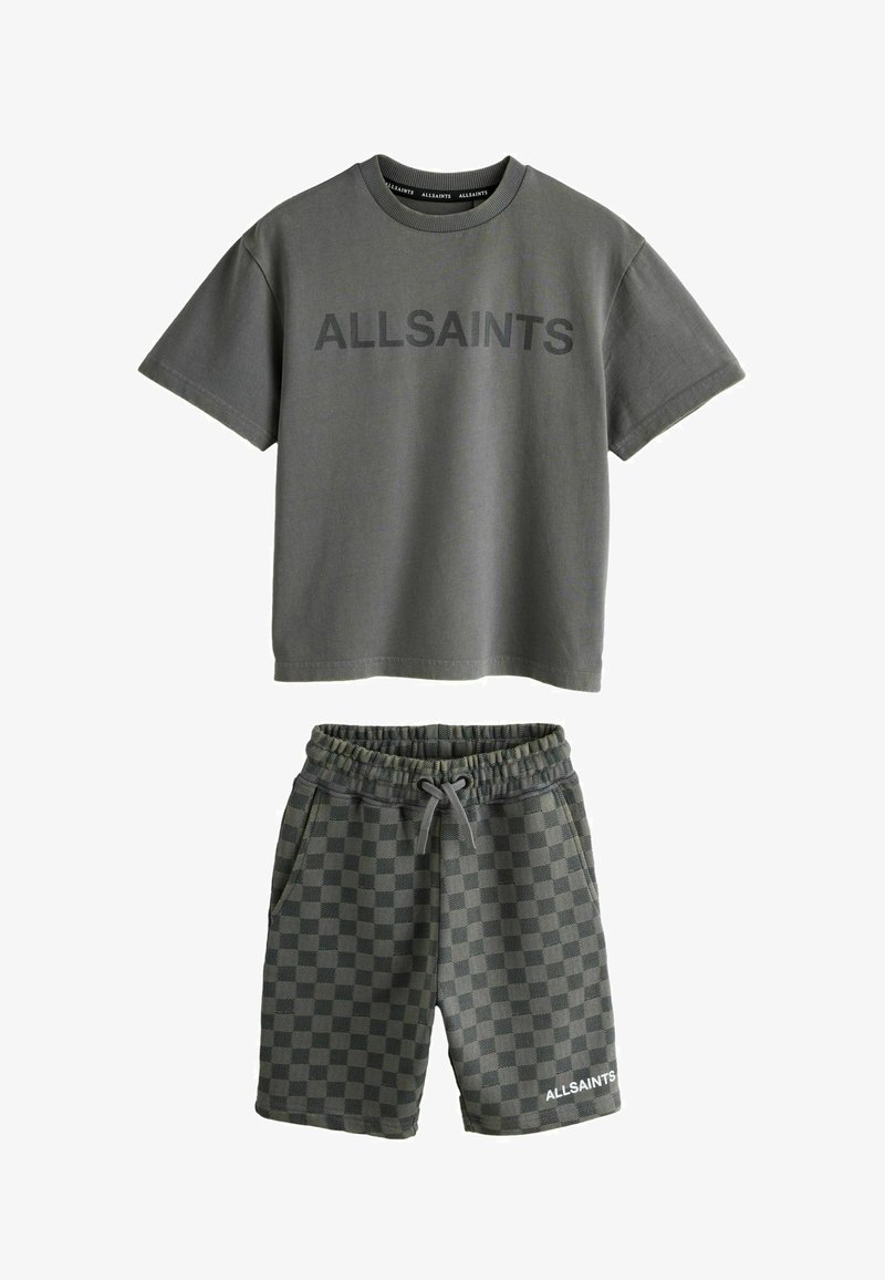 Donkergrijs katoenen T-shirt met "ALLSAINTS"-opdruk en bijpassende geruite short met trekkoord, zijzakken en witte "ALLSAINTS"-logo.
