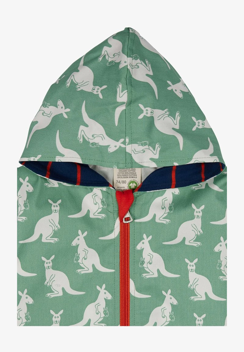 Hoodie vert avec des motifs de kangourou blancs, fermeture éclair rouge et doublure bleu marine. Fabriqué en coton biologique avec une texture lisse.