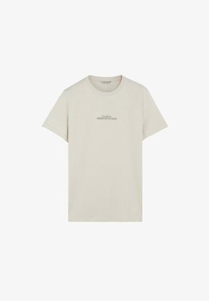 Beige T-shirt med korte ærmer, rund halsudskæring og lille tekst "Scalpers CREATIVE STUDIO" trykt i midten foran.