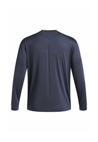 Langärmliges Sportshirt in Dunkelblau, gefertigt aus glattem, feuchtigkeitsableitendem Stoff. Mit eingeprägtem "UNDER ARMOUR RUNNING"-Logo auf dem Rücken.