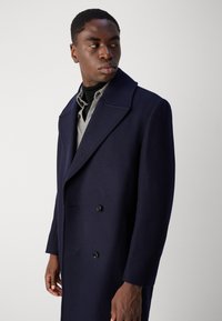 Isaac Dewhirst OVERSIZED COAT - Palton clasic - navy